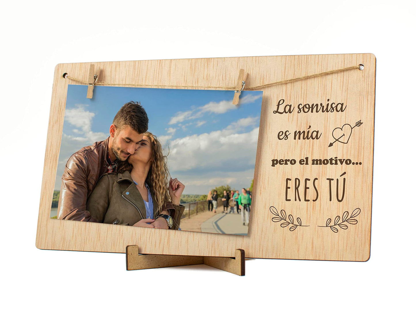 CONTRAXT Cadre album photo Saint Valentin. Cadre support tableau porte cadeaux détails idées originales bonne saint valentin amoureux pele mele photo mural corde pince bois Homme Femme (Couples FR)