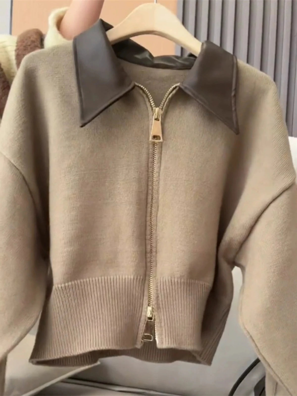 Pull en tricot à col en cuir épissé pour femme, cardigan à double fermeture éclair, manches longues, streetwear vintage doux, mode automne et hiver, nouveau