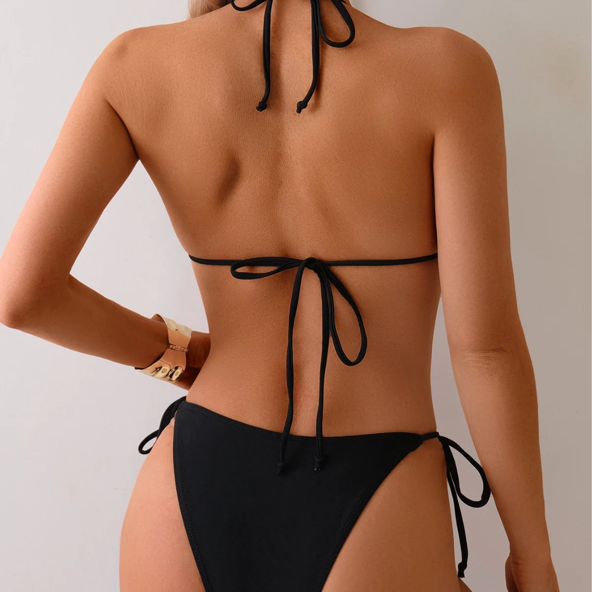 Maillot de bain bikini fendu à perles métalliques